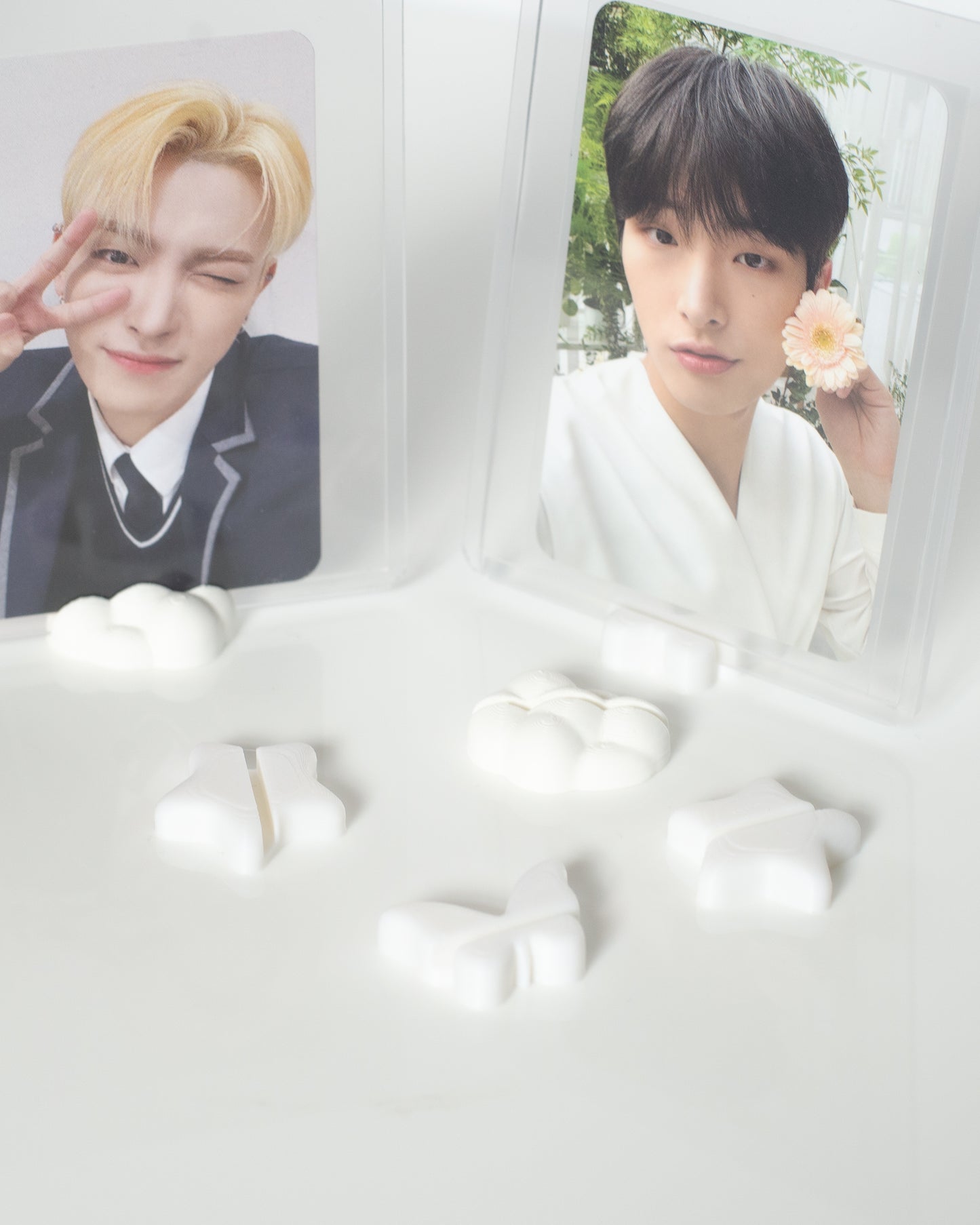 White toploader holder