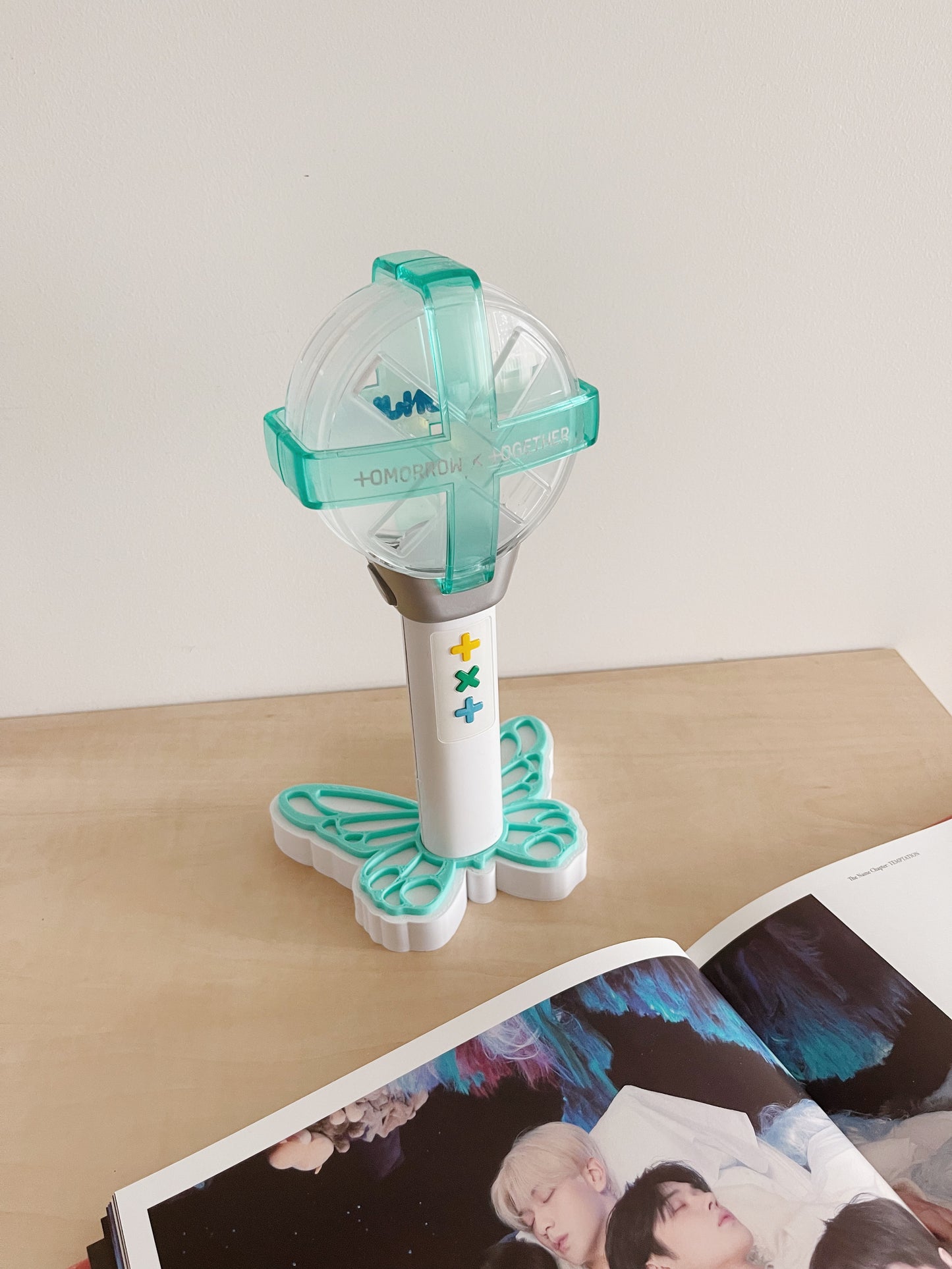 TXT ver. 1 butterfly lightstick holder