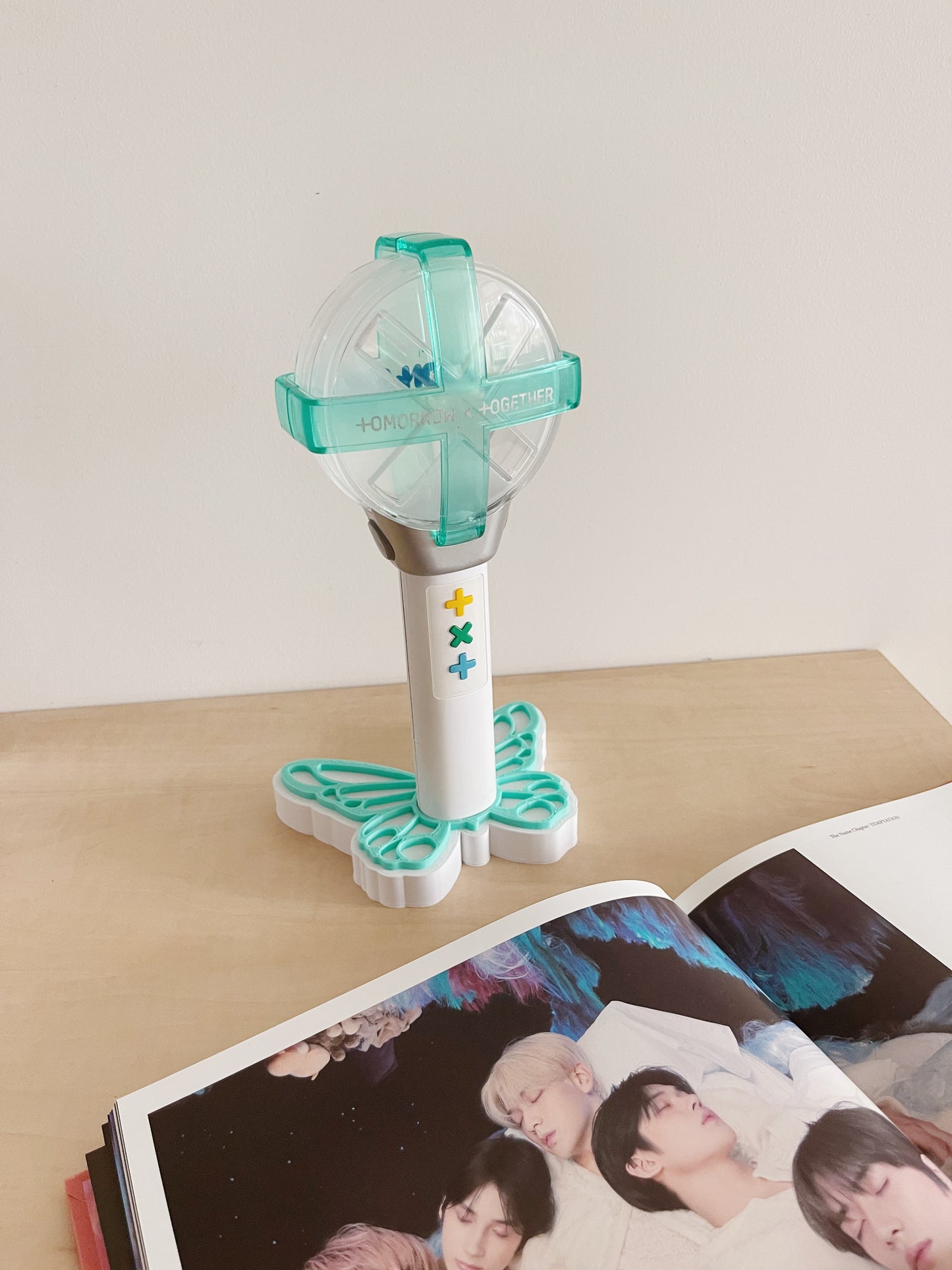 TXT ver. 1 butterfly lightstick holder