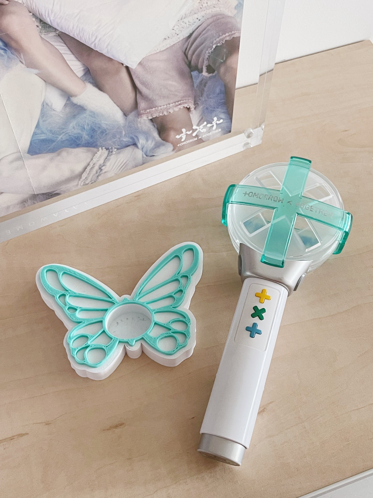 TXT ver. 1 butterfly lightstick holder