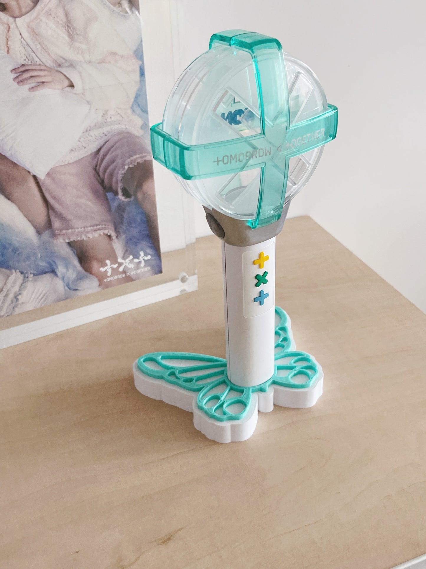 TXT ver. 1 butterfly lightstick holder