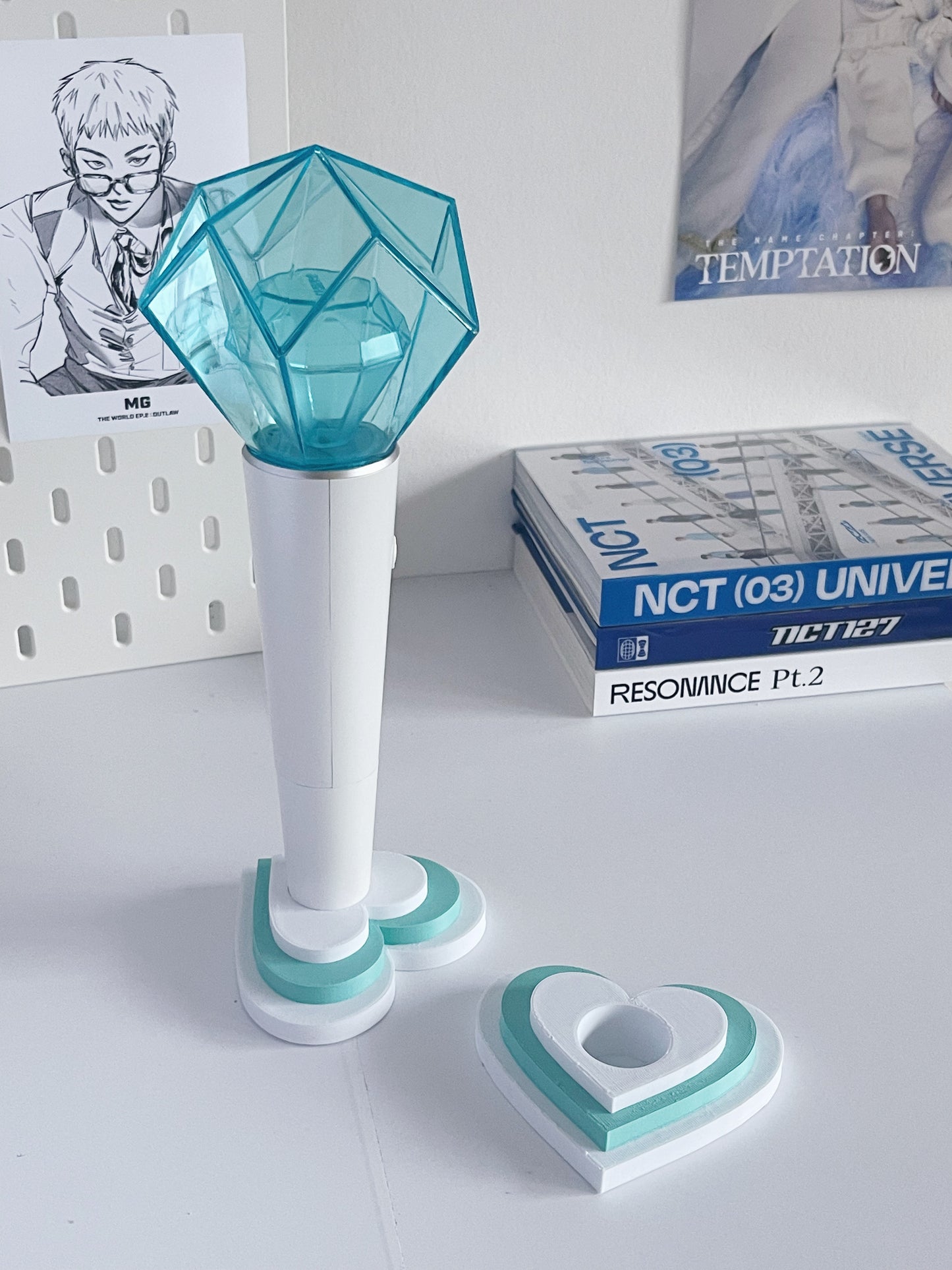 Shinee lightstick holder