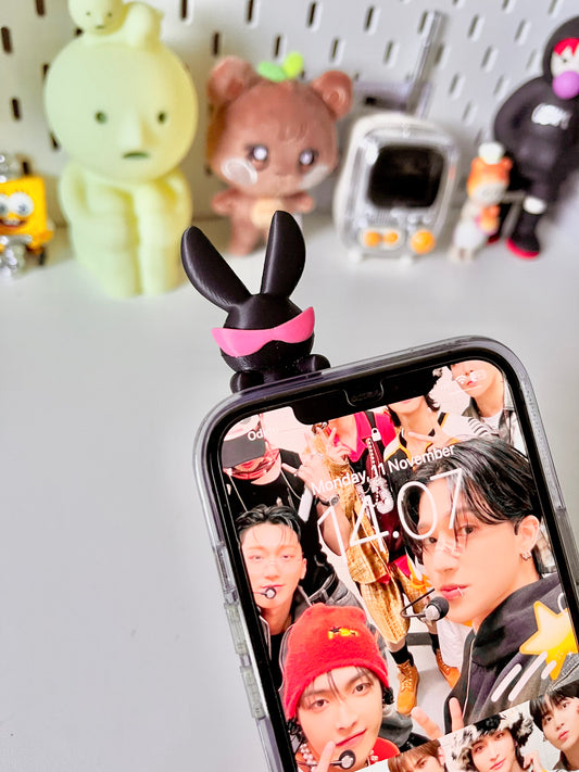 Ateez Mito phone peeker